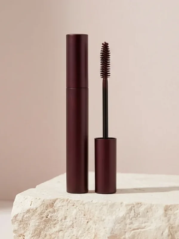 Velvet Lash Mascara – Black, 8 ml Burgundy mascara packaging with a spiral application brush.